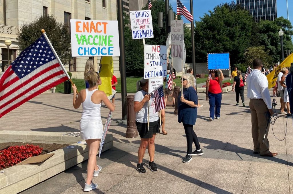 Opponents of vaccine mandates rally in Ohio